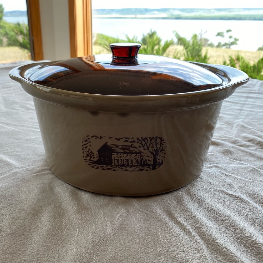 Vintage Amana Radarange Western Stoneware Country Cooker Dutch Oven & Lid USA